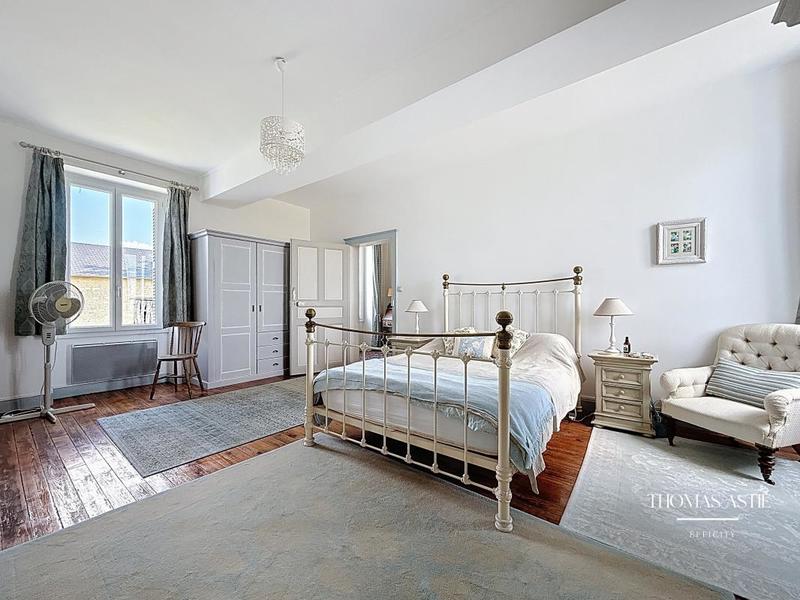 Demeure - 190 m² - 7 pièces