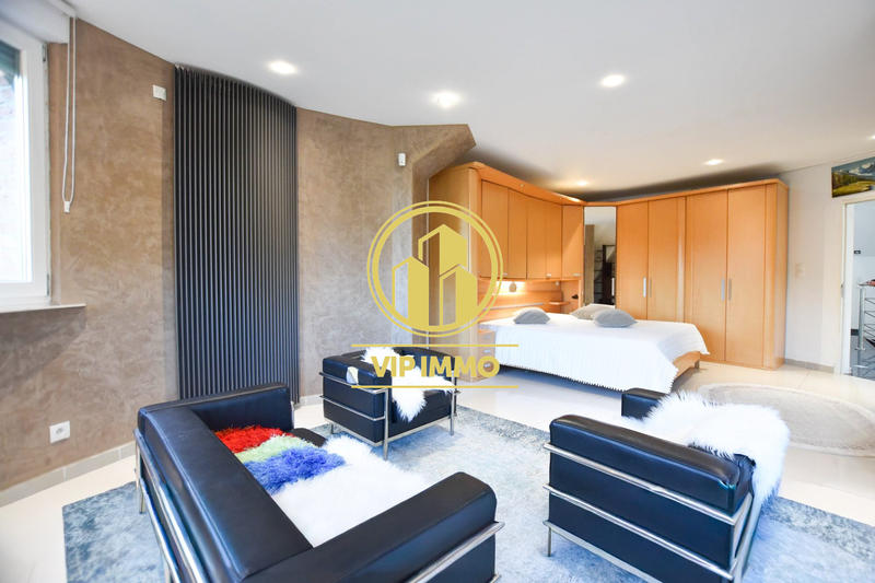 Maison - 241 m² - 6 pièces