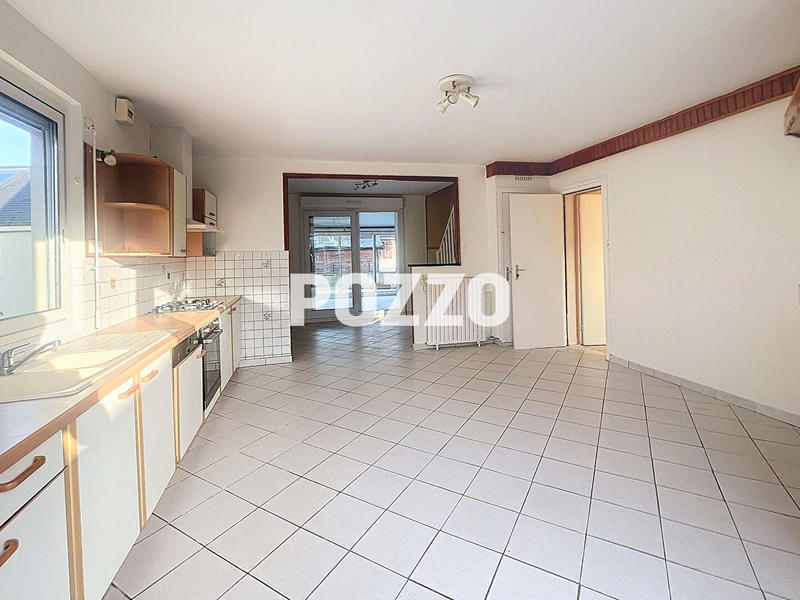 Maison - 182 m² - 9 pièces