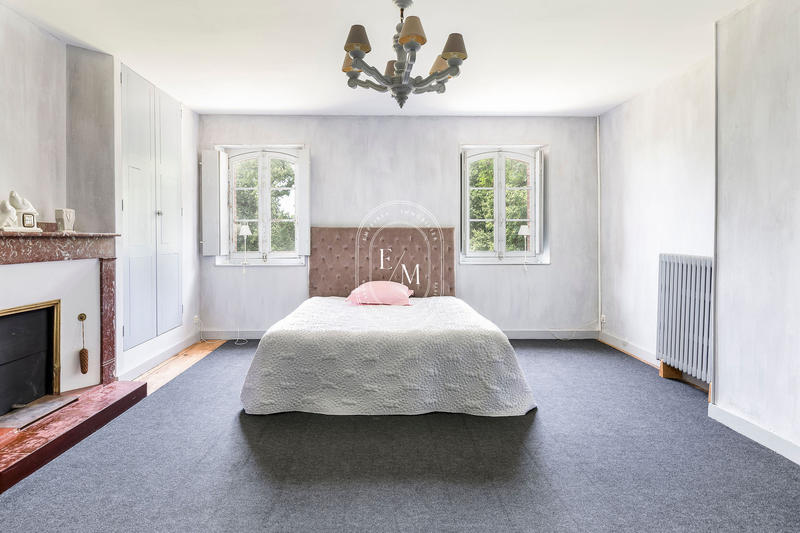 Château - 448 m² - 13 pièces