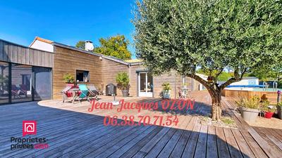 Maison - 290 m² - 9 pièces