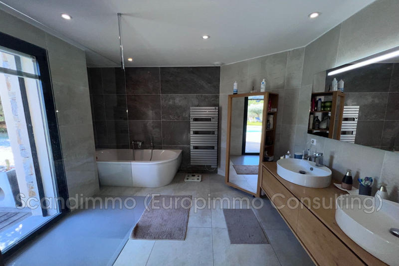 Maison - 231 m² - 7 pièces