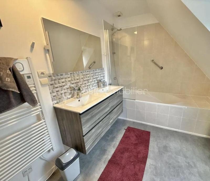 Demeure - 107 m² - 5 pièces