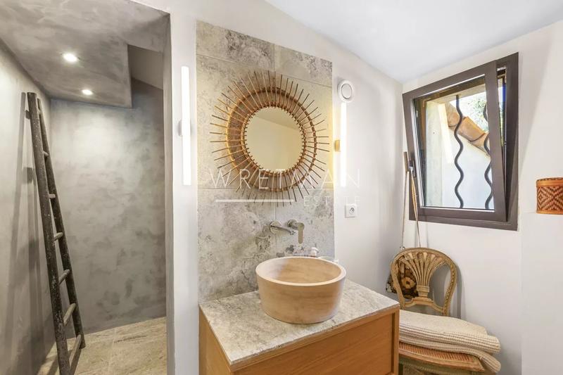 Maison - 250 m² - 7 pièces