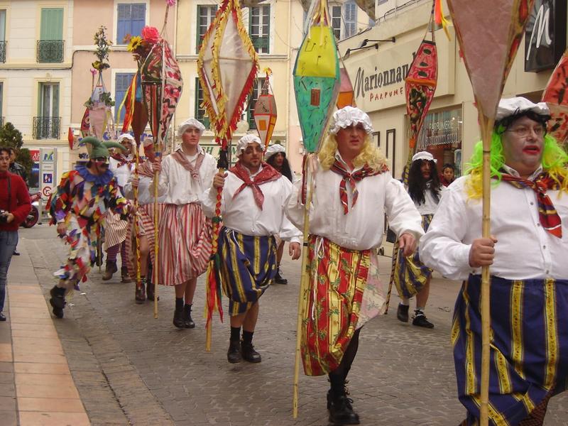 Lei Fieloua animent les rues de Jonquières