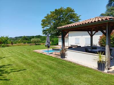 Maison - 300 m² - 6 pièces