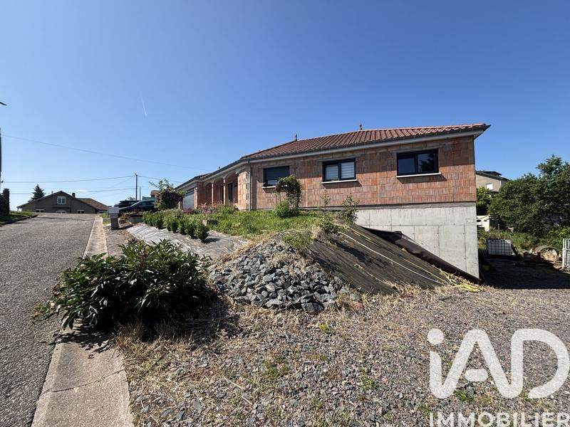 Maison - 1 134 m² - 5 pièces