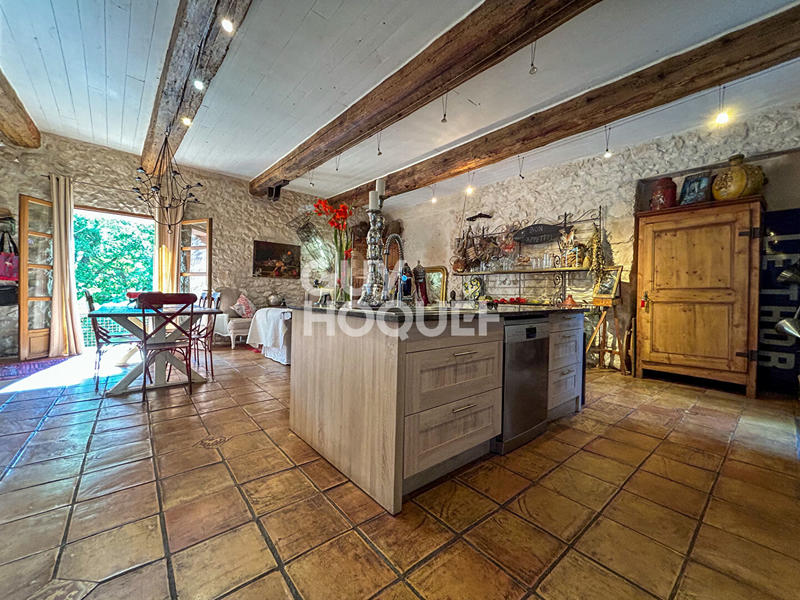 Mas - 240 m² - 5 pièces