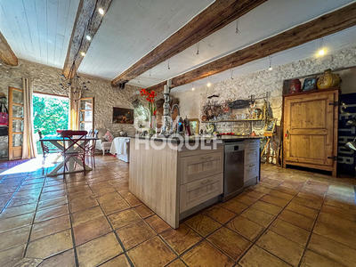 Mas - 240 m² - 5 pièces