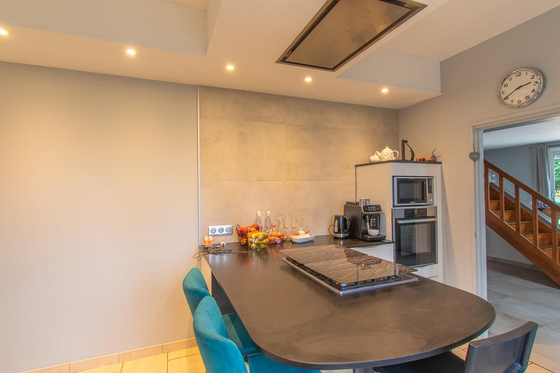 Maison - 281 m² - 10 pièces