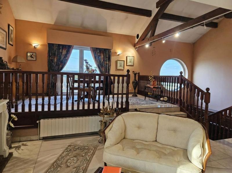 Maison - 218 m² - 7 pièces