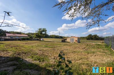 Terrain constructible - 1 080 m²