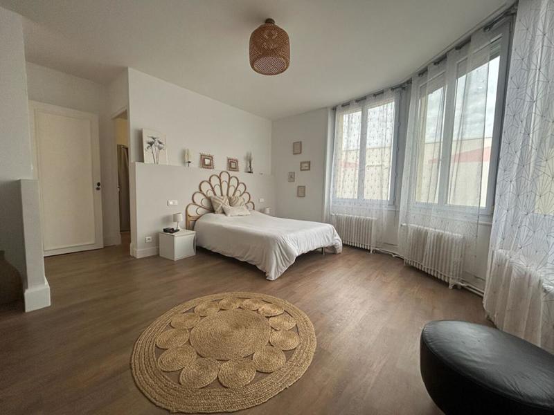 Maison - 226 m² - 9 pièces