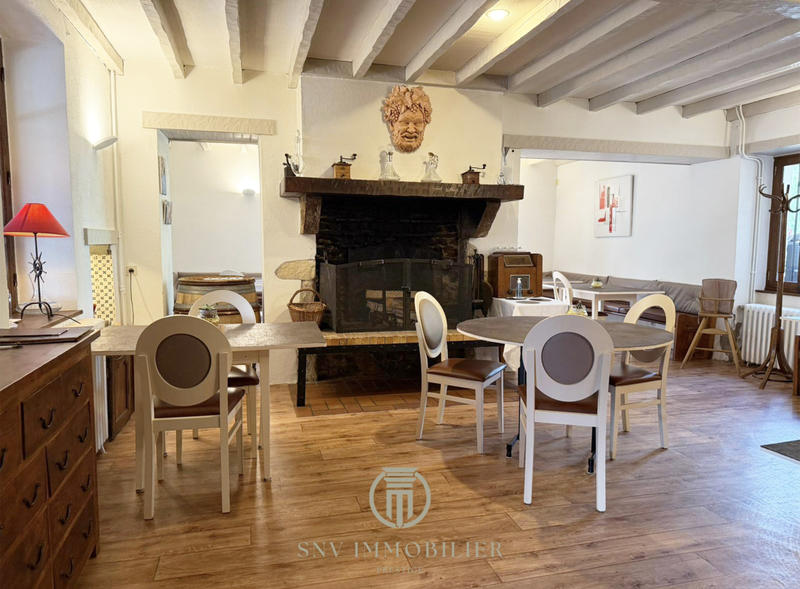 Maison - 285 m² - 8 pièces