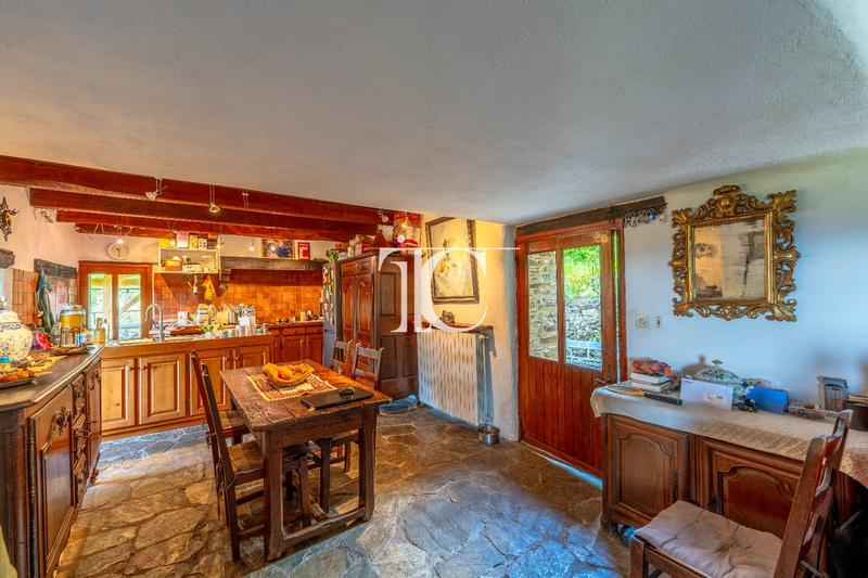 Maison - 205 m² - 8 pièces