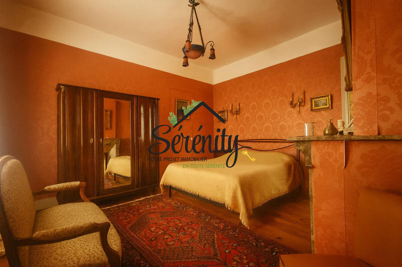 Maison - 243 m² - 8 pièces