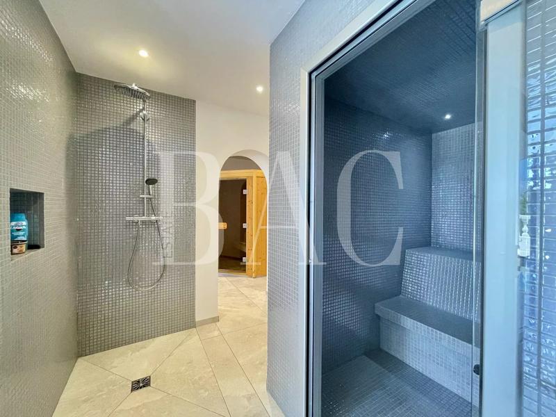 Villa - 545 m² - 12 pièces