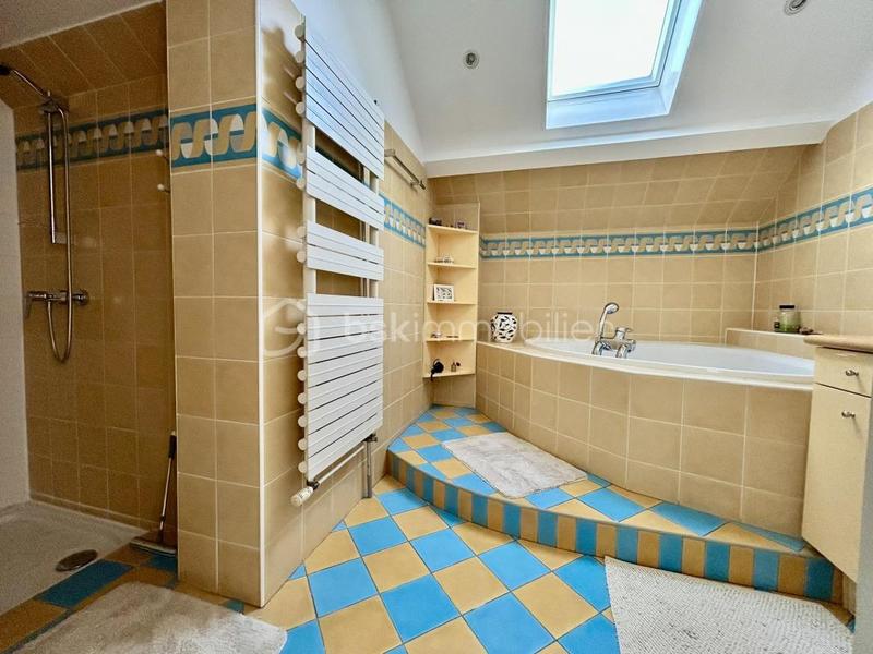 Maison - 205 m² - 8 pièces