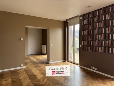 Maison - 222 m² - 8 pièces