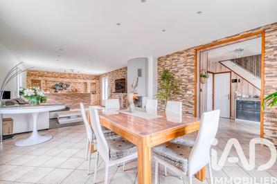 Maison - 218 m² - 8 pièces