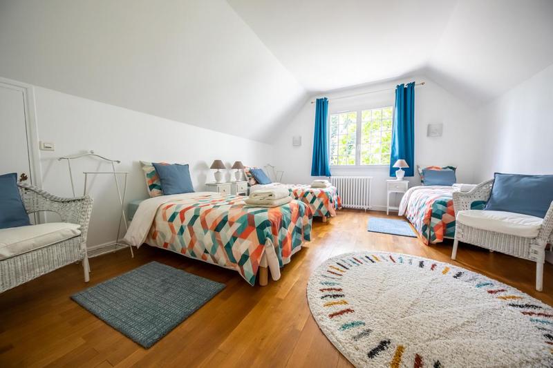 Propriété - 338 m² - 11 pièces