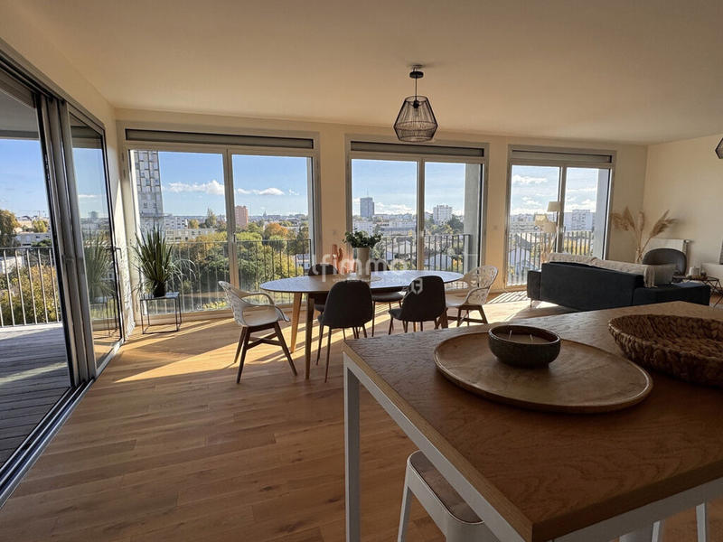 Loft - 125 m² - 4 pièces