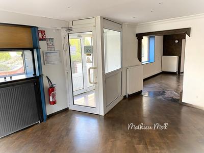 Local commercial - 67 m² - 4 pièces