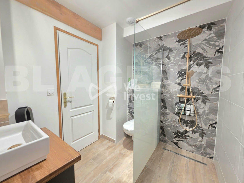 Maison - 280 m² - 8 pièces