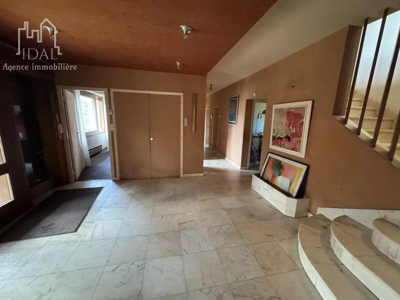 Maison - 272 m² - 11 pièces