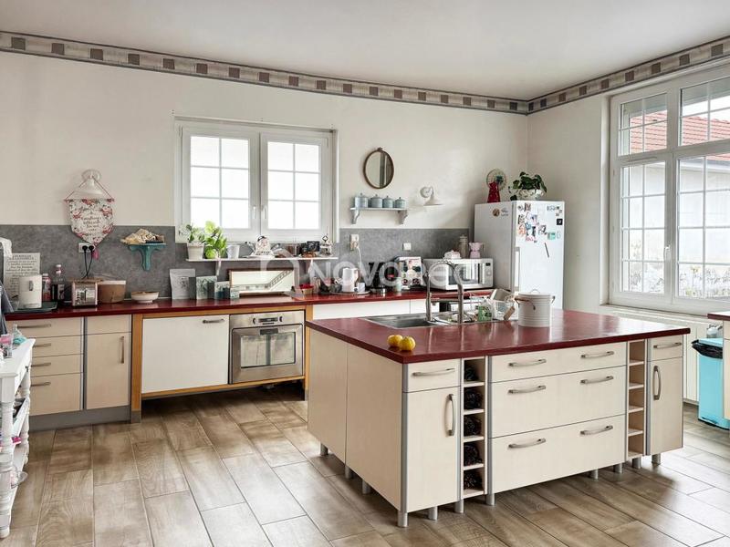 Loft - 471 m² - 8 pièces