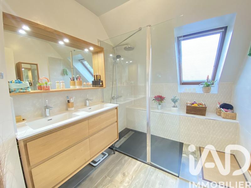 Maison - 180 m² - 8 pièces