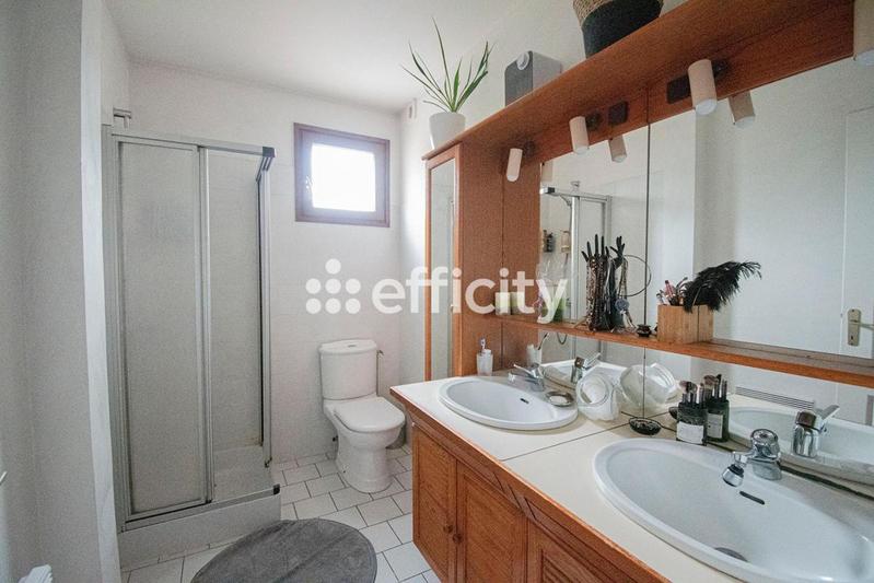 Maison - 201 m² - 9 pièces