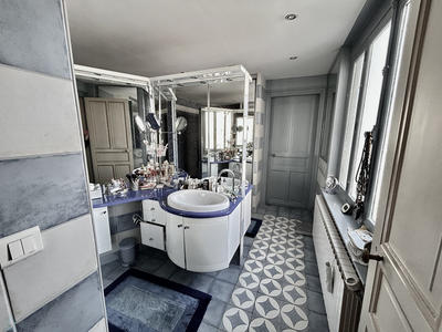 Maison - 235 m² - 12 pièces