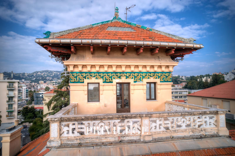 Propriété - 824 m² - 11 pièces