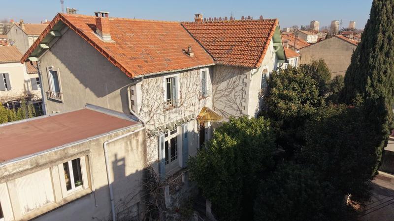 Maison - 230 m² - 8 pièces