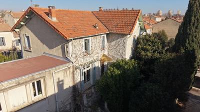 Maison - 230 m² - 8 pièces