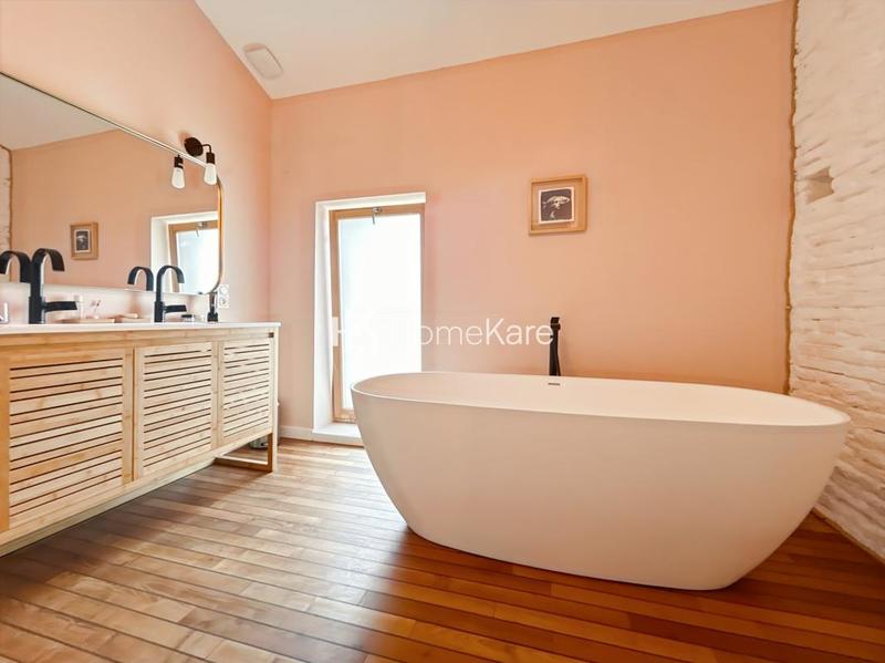 Maison ancienne - 435 m² - 10 pièces