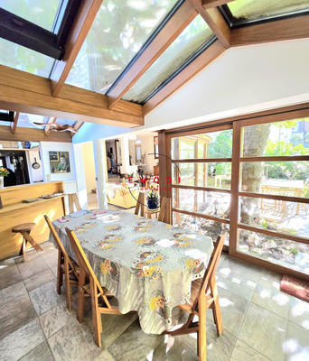 Maison contemporaine - 225 m² - 10 pièces