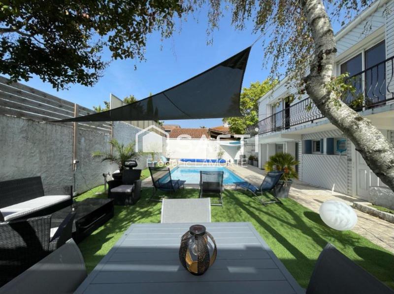 Maison - 182 m² - 7 pièces