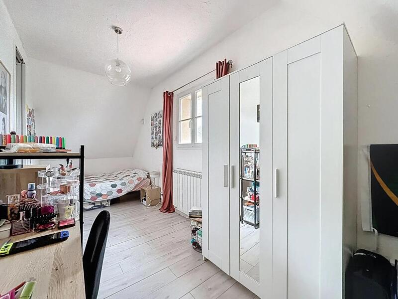 Maison - 202 m² - 8 pièces