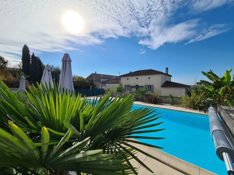 Propriété - 460 m² - 14 pièces