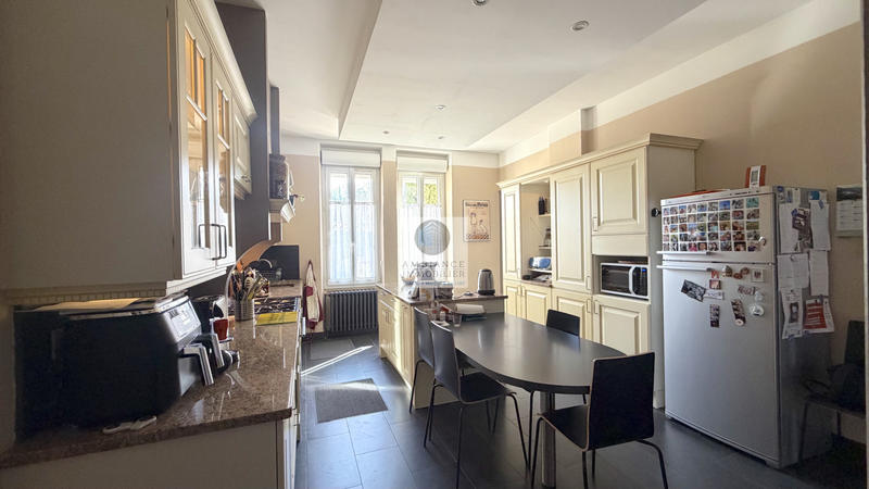 Maison - 306 m² - 10 pièces