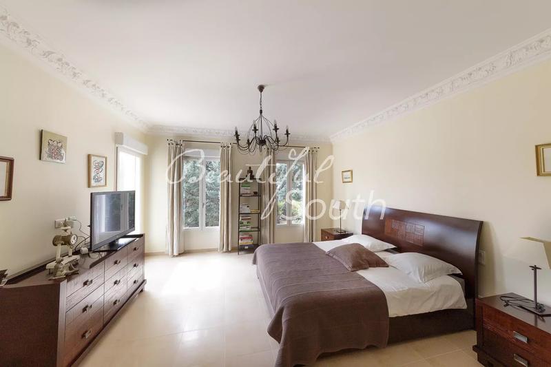 Maison - 253 m² - 7 pièces