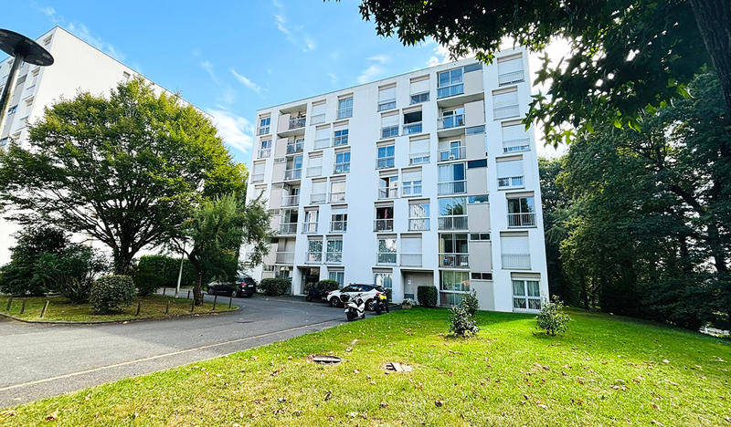 Appartement - 90 m² - 4 pièces