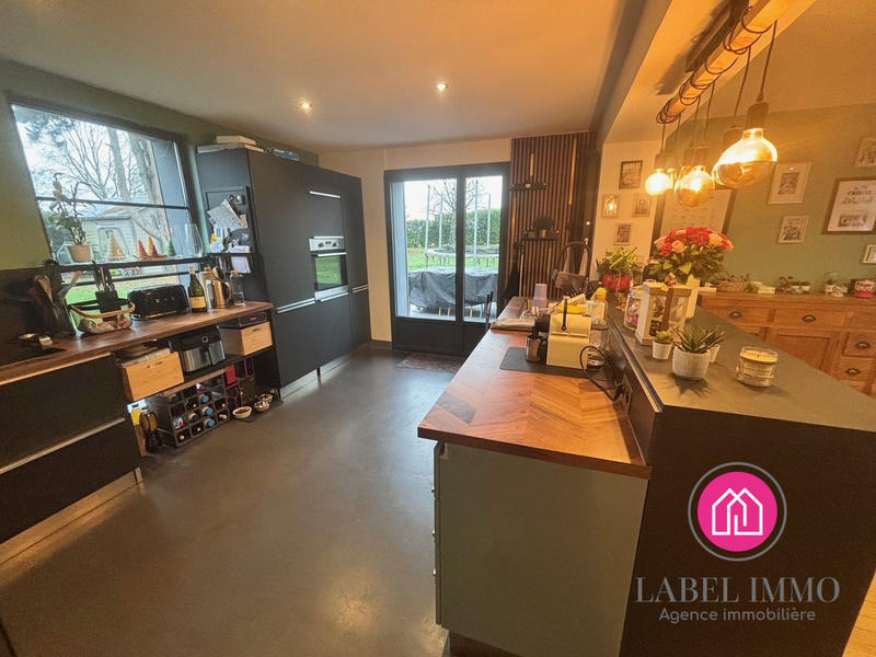 Maison - 225 m² - 8 pièces