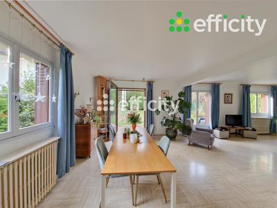 Maison - 180 m² - 5 pièces