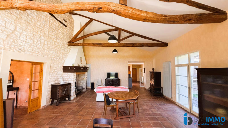 Maison - 239 m² - 7 pièces