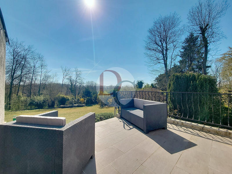 Maison - 340 m² - 9 pièces