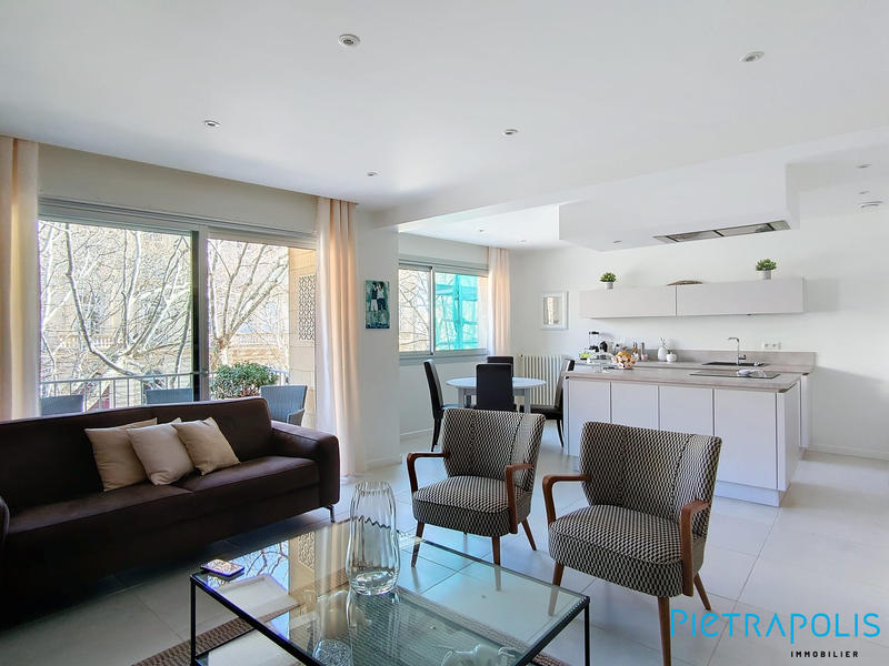 Appartement - 90 m² - 3 pièces