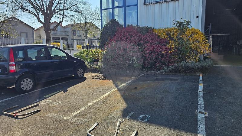 Entrepôt - 584 m² - 6 pièces